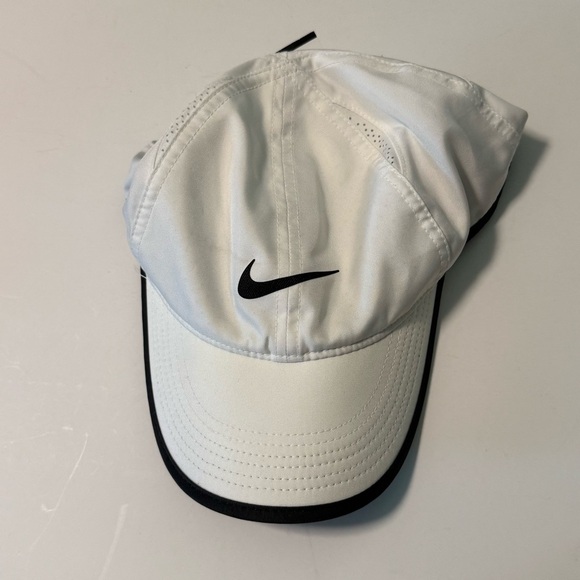 Nike White and Black Sports Cap - Picture 1 of 7